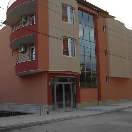 Hotel Family Deja Vu