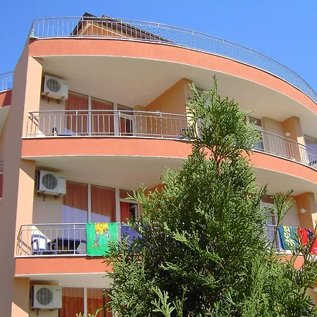 Hotel Family Deja Vu