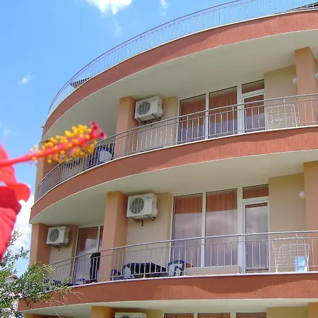 Hotel Family Deja Vu